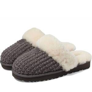 NEW UGG women's cozy slipper in charcoal